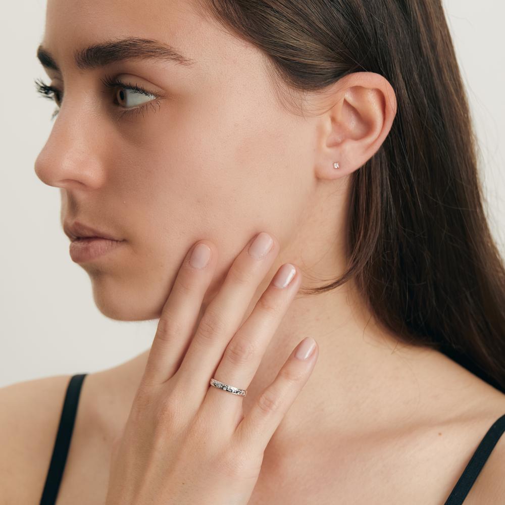 Finger ring 750/18 K vitguld diamant 0.13 ct, 24 stenar, w-si stjärna