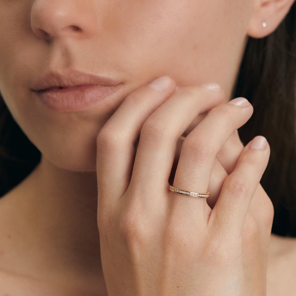 Minnesring 750/18 K gult guld diamant 0.25 ct, 50 stenar, w-si