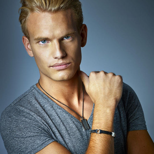 Halsband med hänge rostfritt stål IP-belagd 50 cm