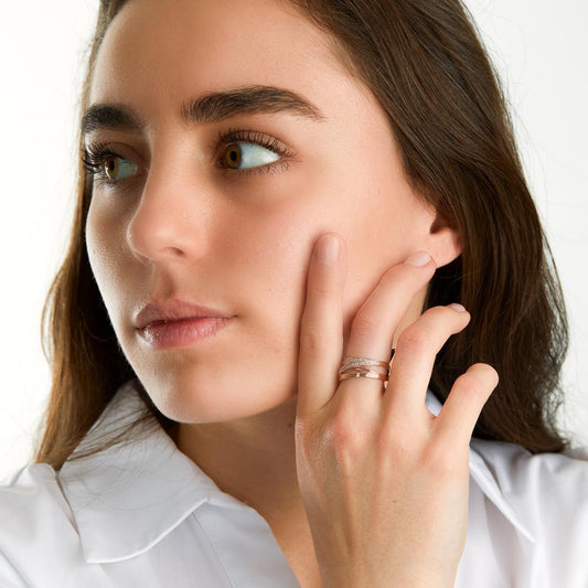 Finger ring 585/14 K roséguld, 585/14 K vitguld diamant 0.10 ct, 17 stenar, w-si