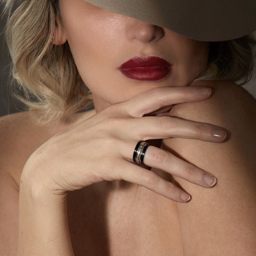 Ring set 750/18 K vitguld, titan diamant 0.014 ct, w-si