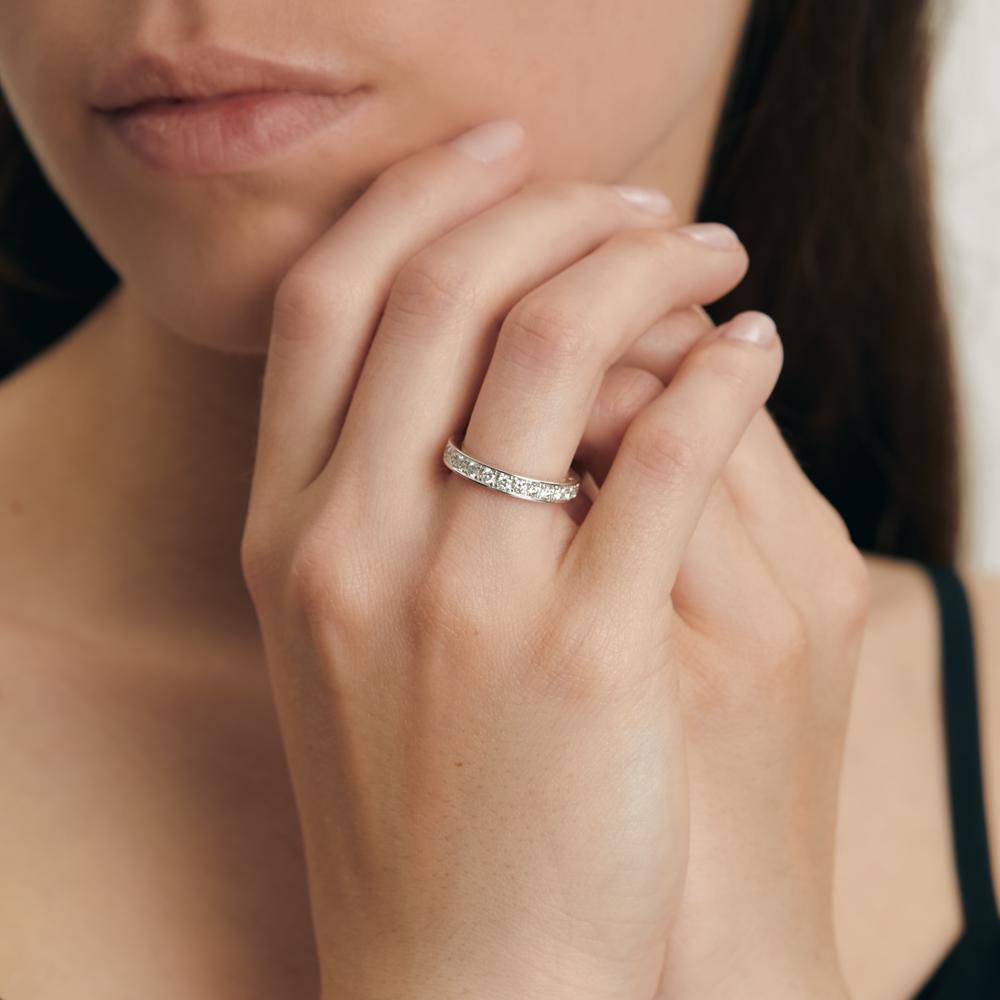 Minnesring 750/18 K vitguld diamant vit, 1 ct, 25 stenar, [Brillant], w-si