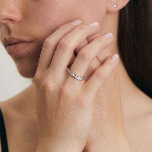 Minnesring 750/18 K vitguld diamant vit, 1 ct, 28 stenar, [Brillant], w-si