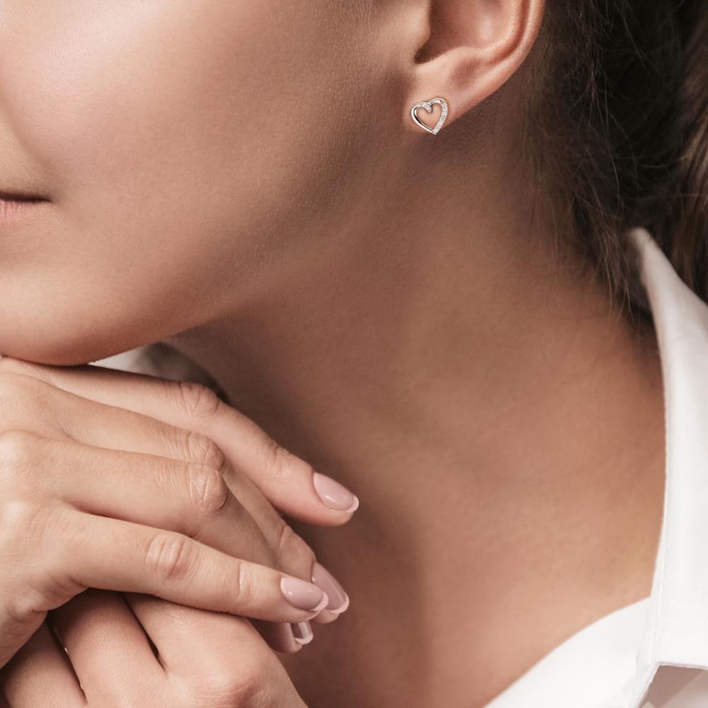 Örhängen med knoppar 750/18 K vitguld diamant 0.045 ct, 18 stenar, w-si Hjärta Ø7 mm