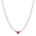 Collier 750/18 K rött guld rubin 0.62 ct Sötvattensodlad pärla, 3.5 mm Hjärta 40-44 cm