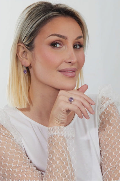 Finger ring 750/18 K vitguld ametist violett, safir violett, 18 stenar